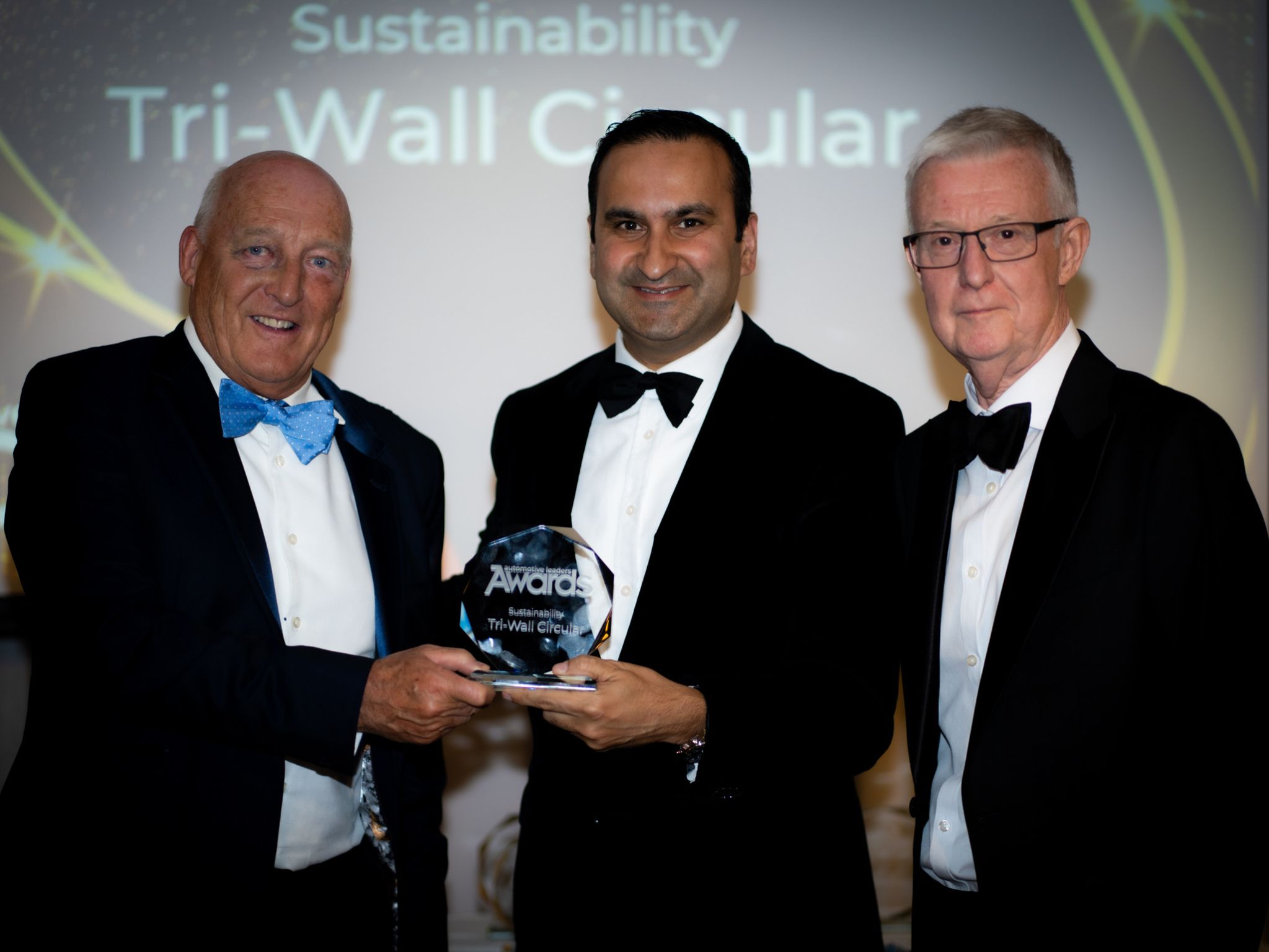 Sanjiv Takyar and Rodney Salmon collect Automotive Leaders Sustainability Award on behalf of Tri-Wall Circular