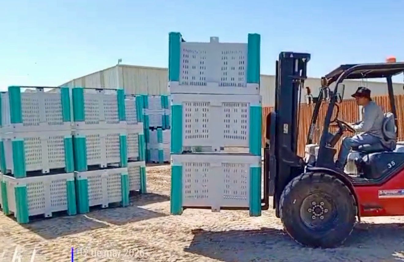 YOYOBin Nestable returnable containers stacking